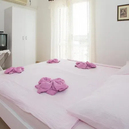 Mihic Apartment *