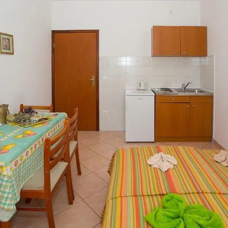 Mihic Apartment Makarska