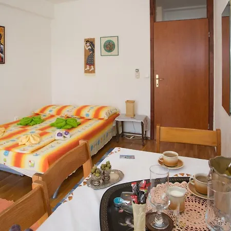 Mihic Apartment *