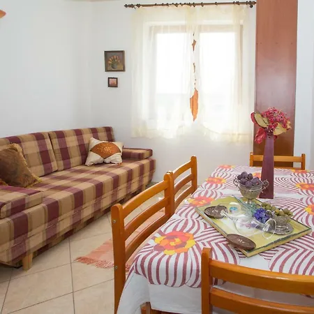 Mihic Apartment